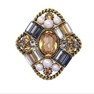 Elegant Gold and Silver Brooch with Pearls